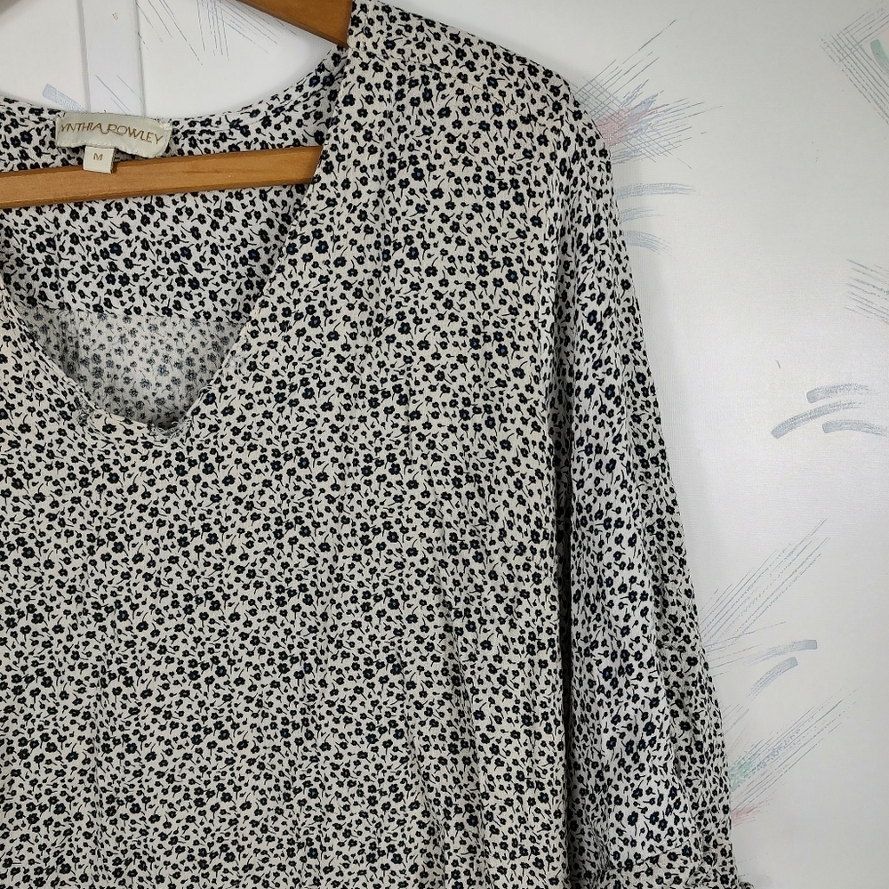 Cynthia Rowley Floral Print V-neck Top - Picture 2 of 10
